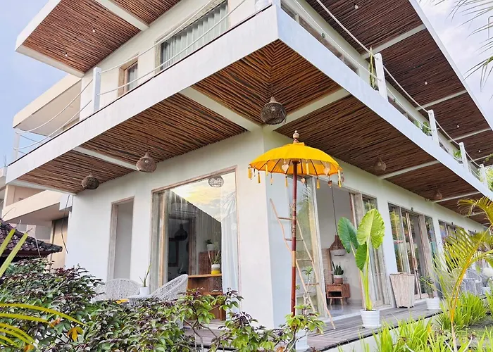 Trika Surfcamp Bali